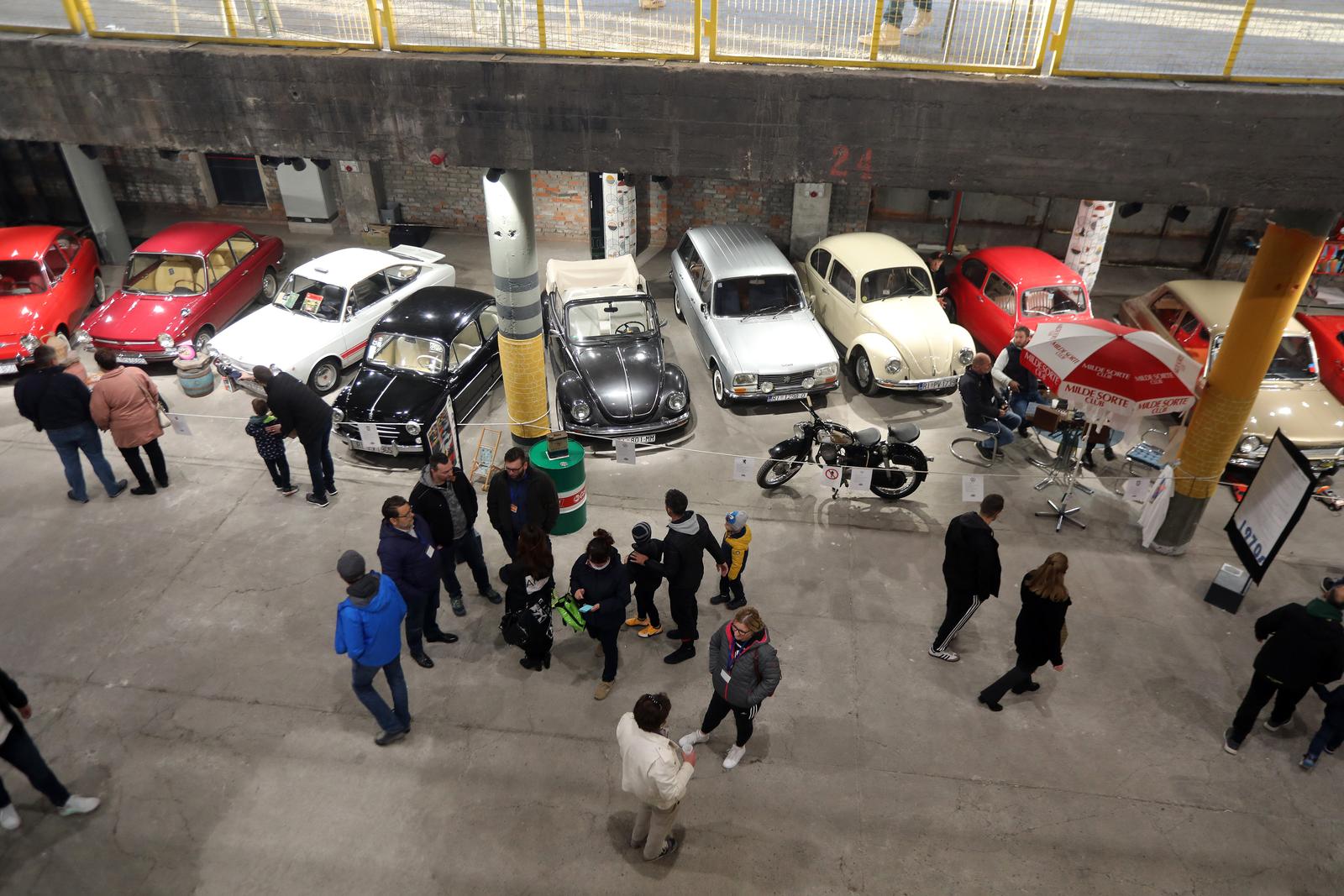 Rijeka: Izložba oldtimera, rezervnih dijelova, maketa i dječjih autića u hali Exportdrva Rijeka: Izložba oldtimera, rezervnih dijelova, maketa i dječjih autića u hali Exportdrva