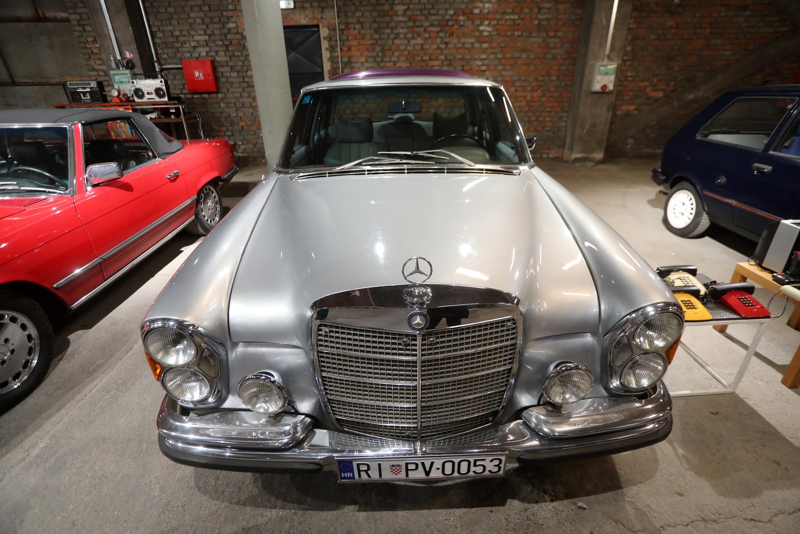 Rijeka: Izložba oldtimera, rezervnih dijelova, maketa i dječjih autića u hali Exportdrva Rijeka: Izložba oldtimera, rezervnih dijelova, maketa i dječjih autića u hali Exportdrva