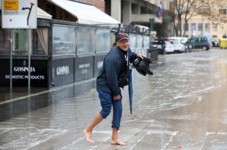 Rijeka: Zbog obilne kiše i plime poplavljene ulice pored tržnice