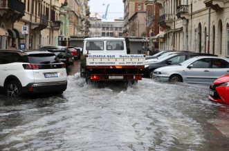 Rijeka: Zbog obilne kiše i plime poplavljene ulice pored tržnice