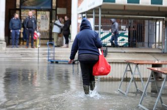 Rijeka: Zbog obilne kiše i plime poplavljene ulice pored tržnice