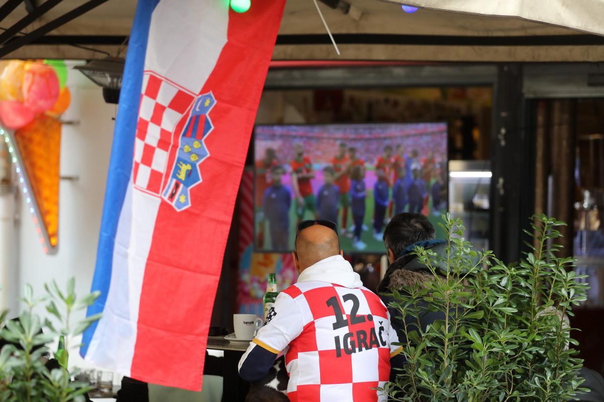 Riječki Korzo prepun navijača koji nisu propustili prvi nastup Hrvatske na SP-u