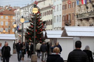 Rijeka: Ukrašavanje grada za Advent