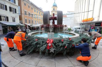 Rijeka: Ukraavanje grada za Advent