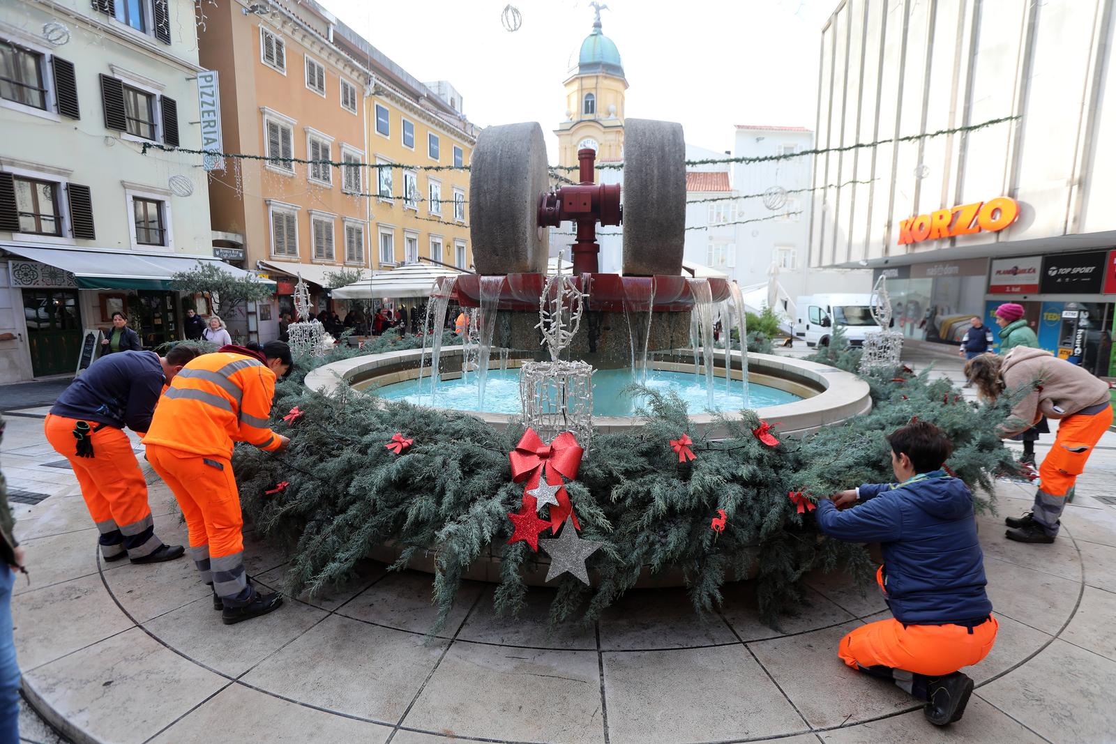 Rijeka: Ukraavanje grada za Advent