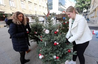 Rijeka: Ukraavanje grada za Advent