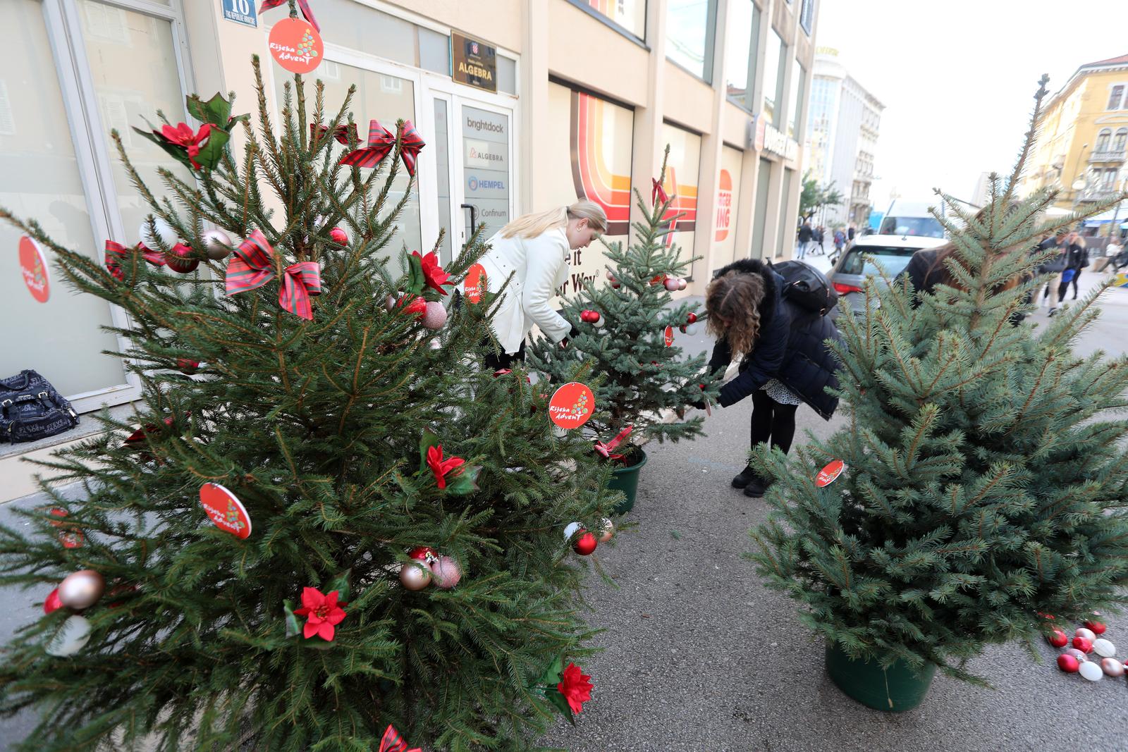 Rijeka: Ukrašavanje grada za Advent