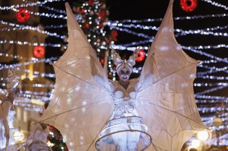 Paljenjem prve adventske svijeće i rasvjete otvoren je Advent u Rijeci