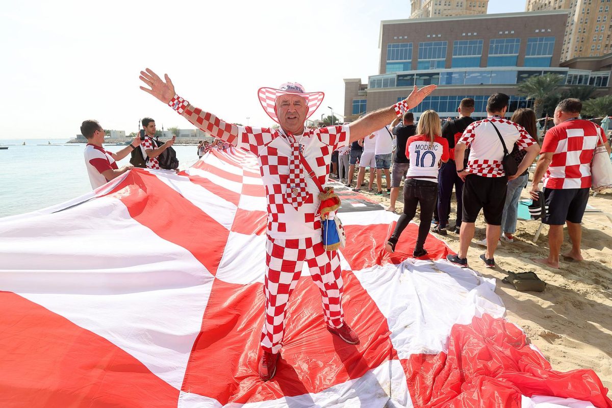 KATAR 2022 Doha: Navija?i zastavom dugom 200 metara doli dati podrku hrvatskim reprezentativcima