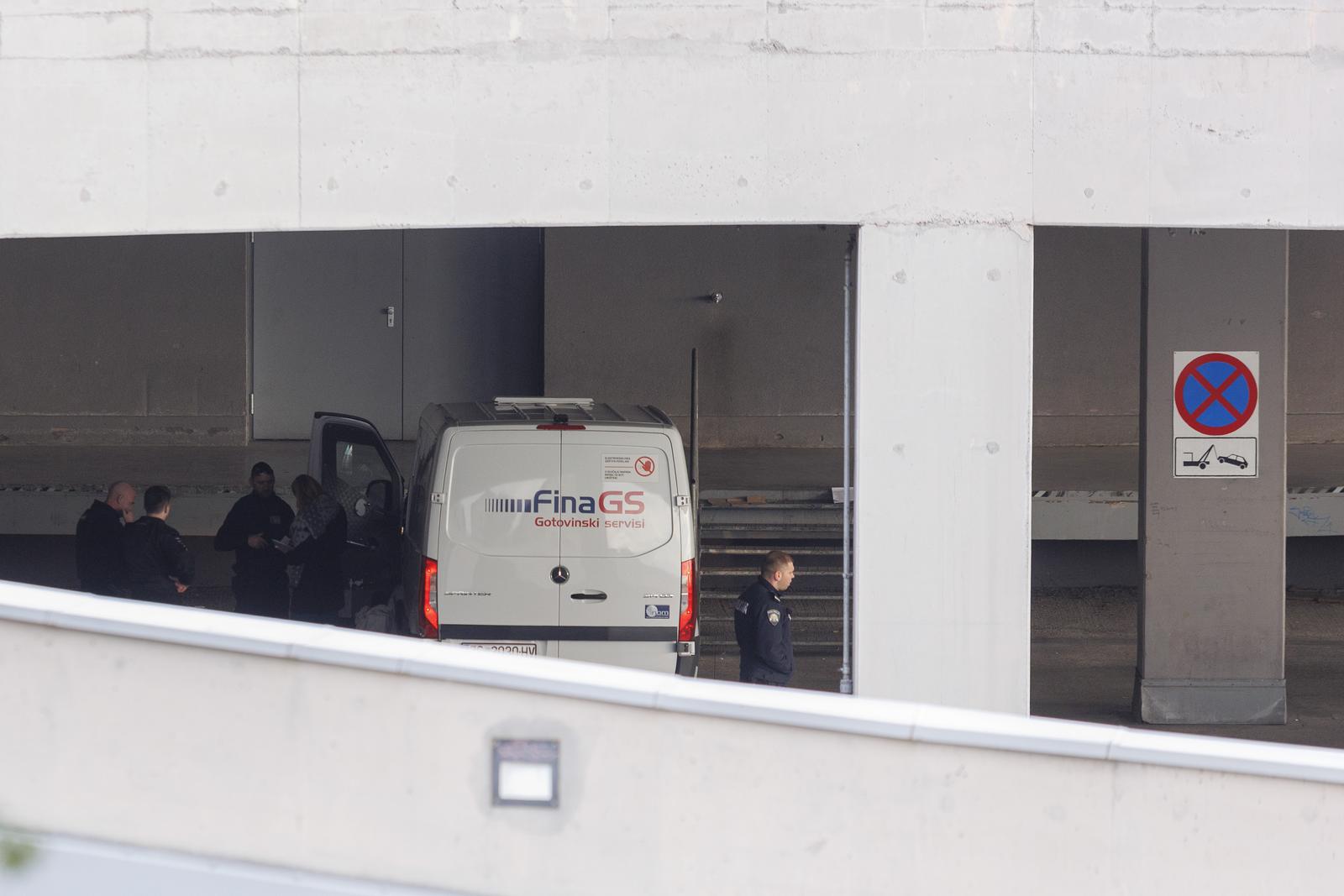 Rijeka: Pljačka Fininog kombija  u ZTC-ovoj garaži za dostavu