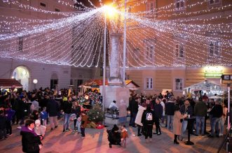 RIJEKA ADVENT 2022 PALJENJE RIGASTRO