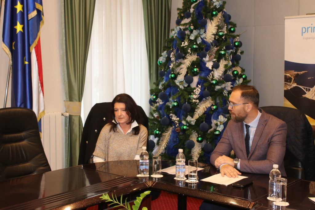 prisega (1) prisega (1)