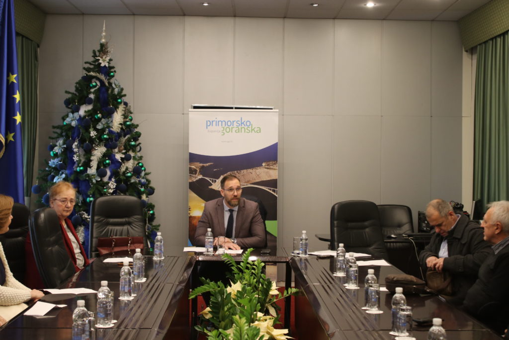 prisega (4) prisega (4)