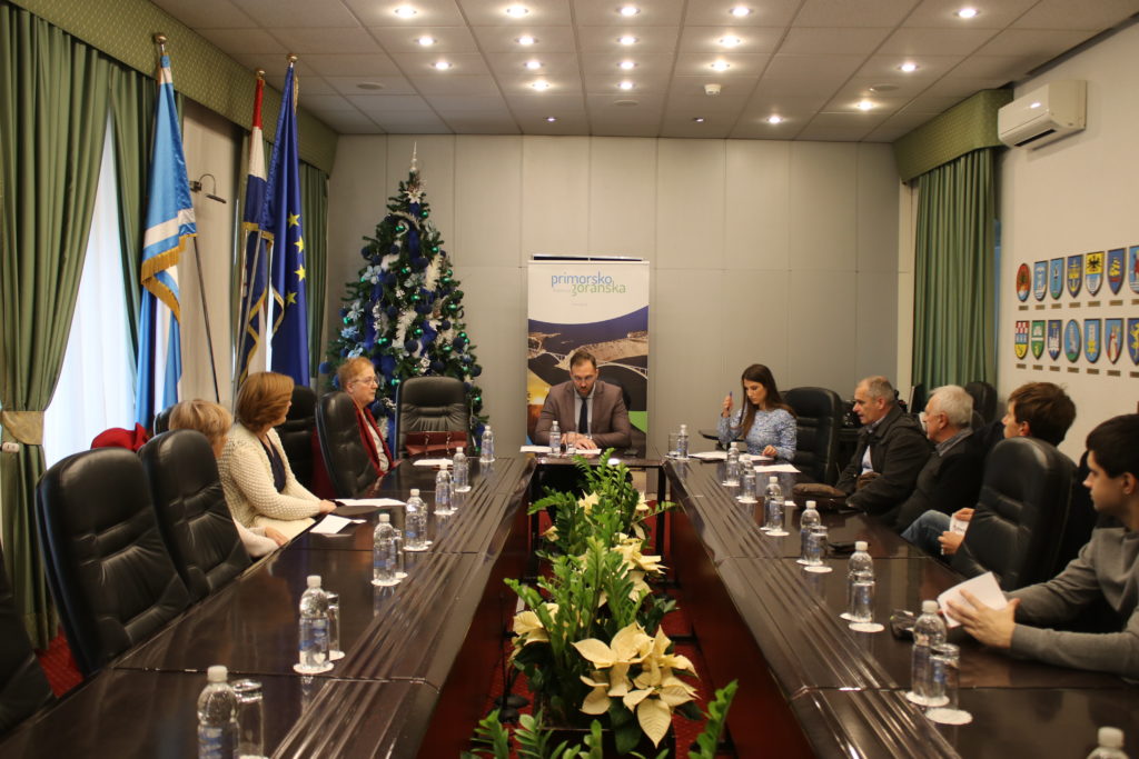 prisega (5) prisega (5)