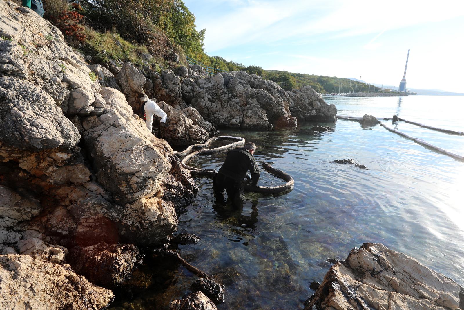 Uklanja se površinsko onečišćenje mora kod Urinja Uklanja se površinsko onečišćenje mora kod Urinja