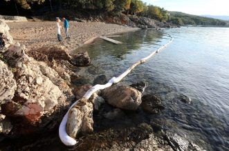 Uklanja se površinsko onečišćenje mora kod Urinja