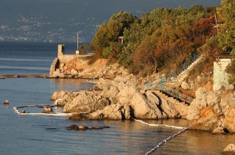 Uklanja se površinsko onečišćenje mora kod Urinja