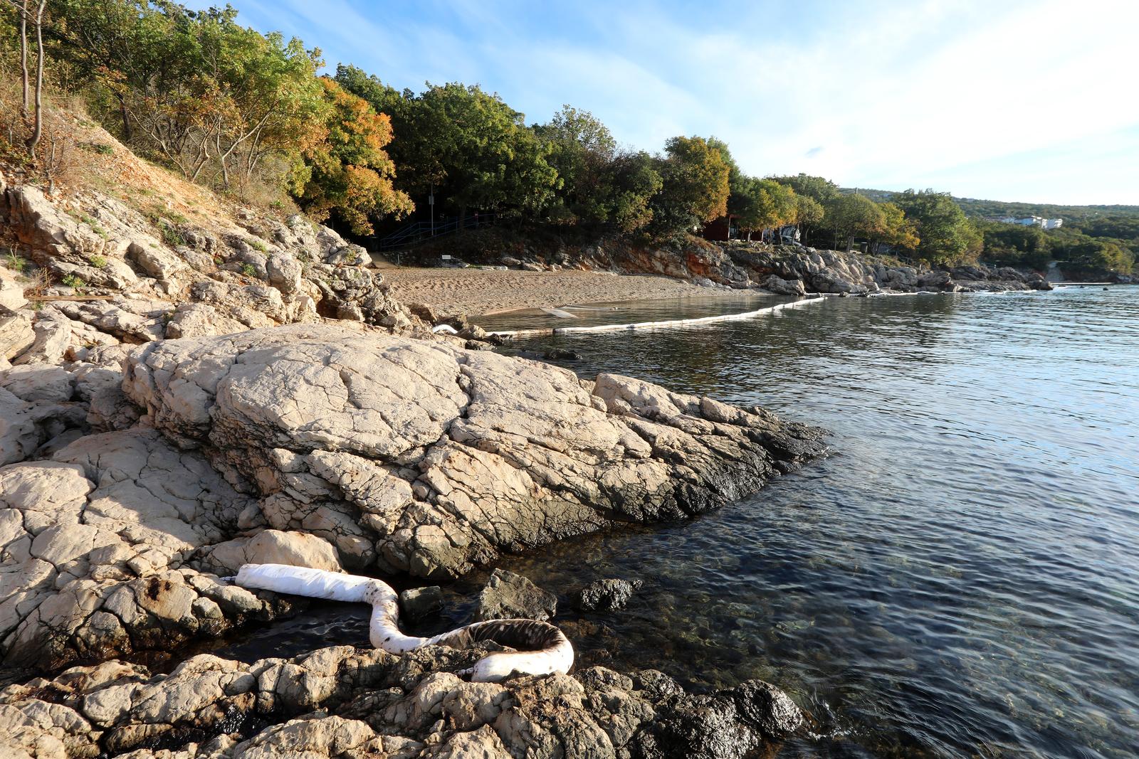 Uklanja se površinsko onečišćenje mora kod Urinja Uklanja se površinsko onečišćenje mora kod Urinja