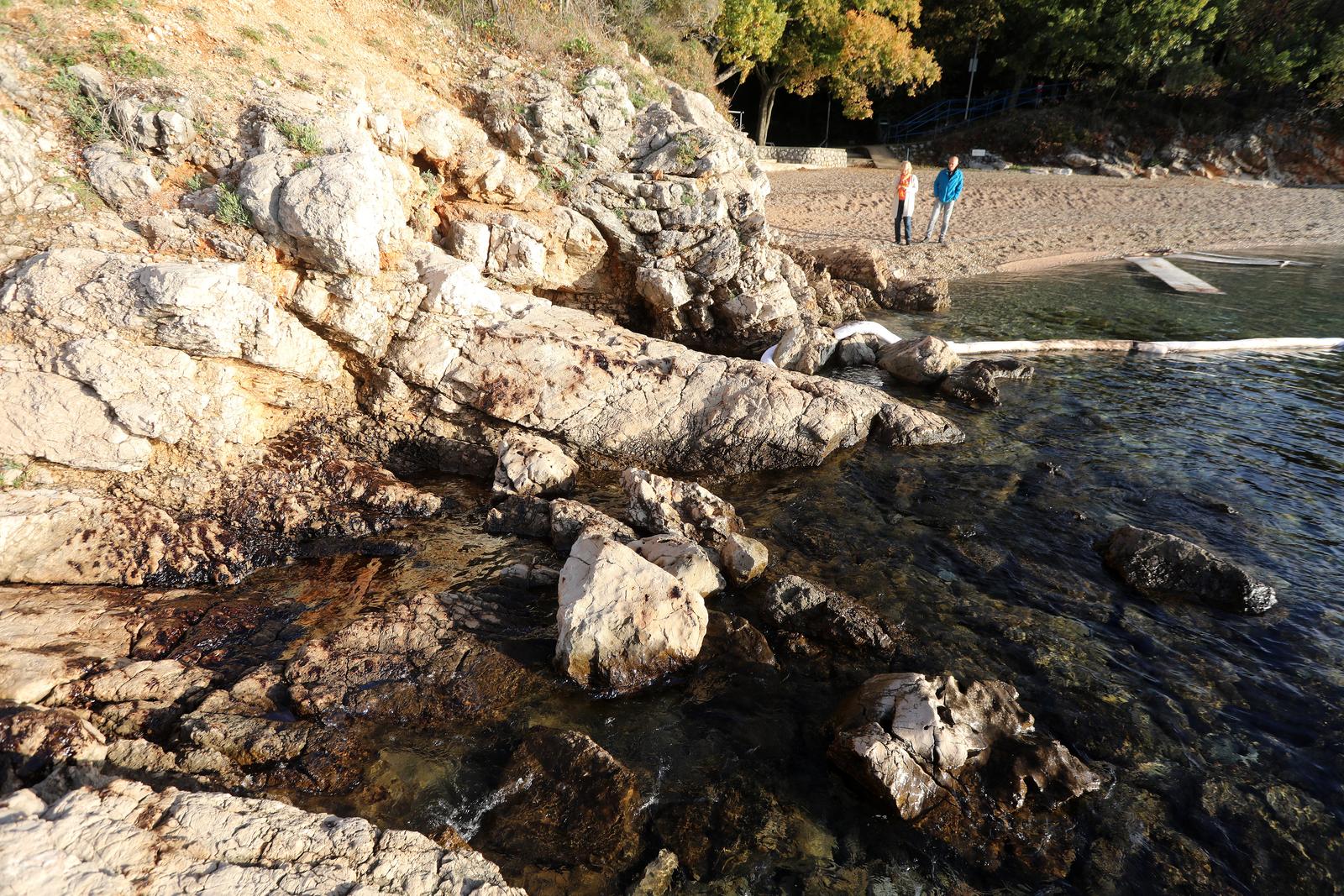 Uklanja se površinsko onečišćenje mora kod Urinja Uklanja se površinsko onečišćenje mora kod Urinja