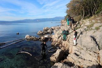 Uklanja se površinsko onečišćenje mora kod Urinja