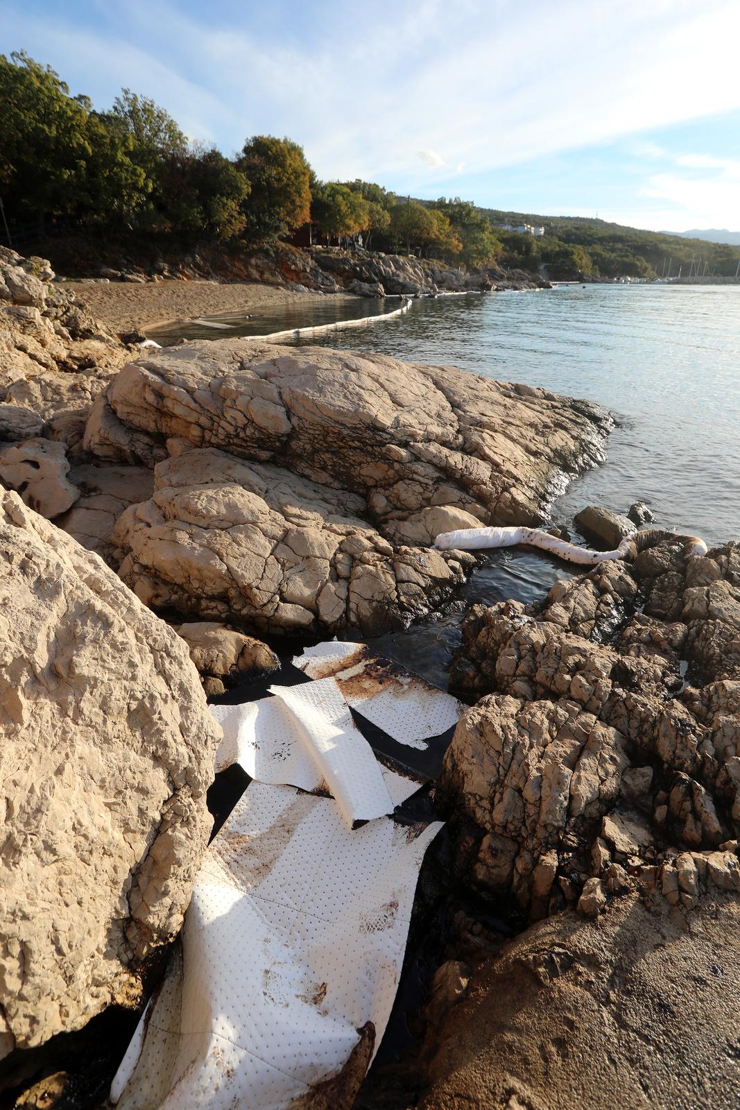 Uklanja se površinsko onečišćenje mora kod Urinja Uklanja se površinsko onečišćenje mora kod Urinja