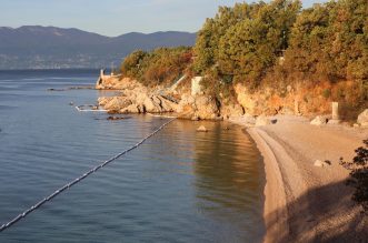 Uklanja se površinsko onečišćenje mora kod Urinja