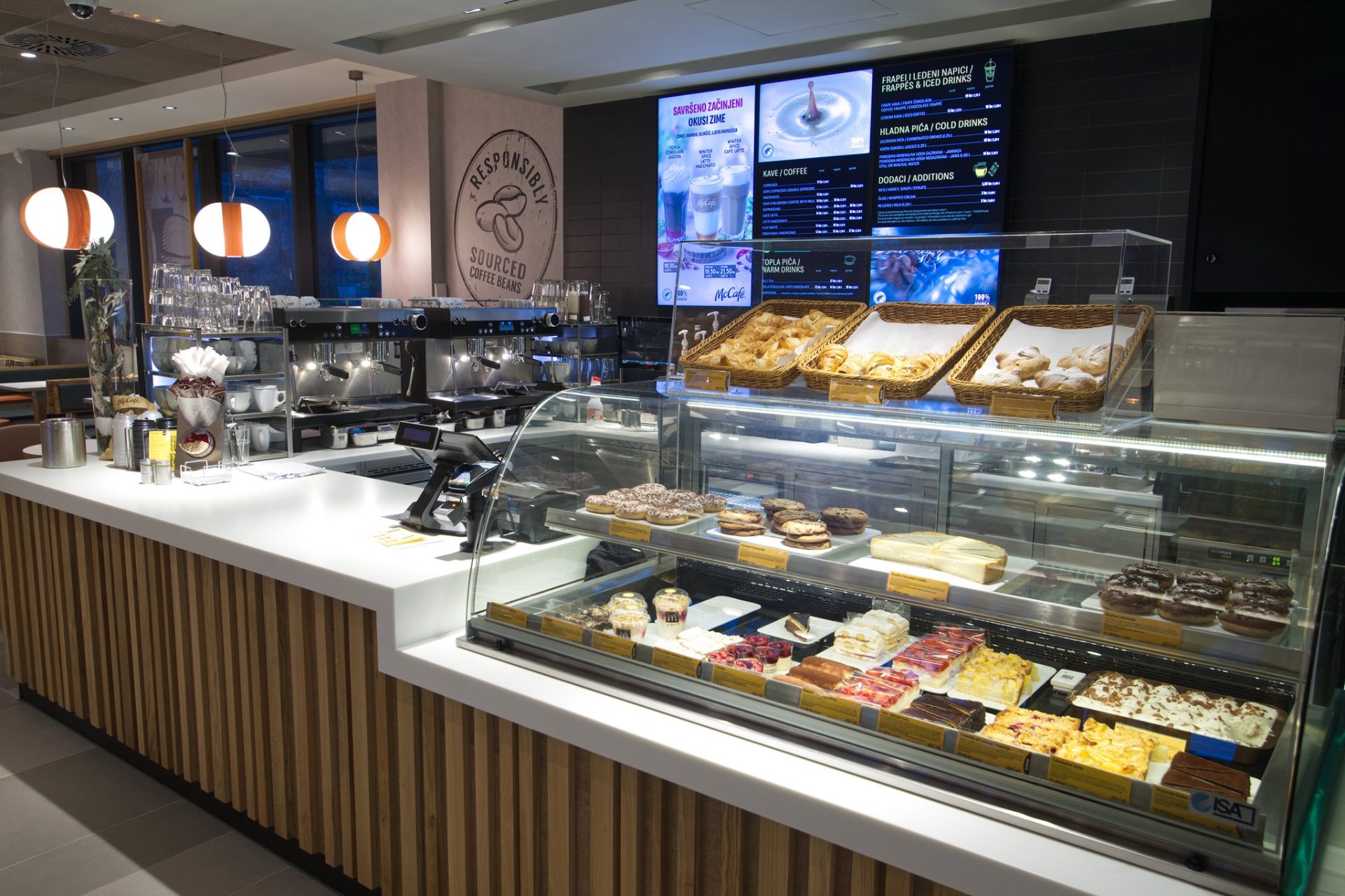 McDonald’s vrata jadrana preuređen 2022 15 McDonald’s vrata jadrana preuređen 2022 15