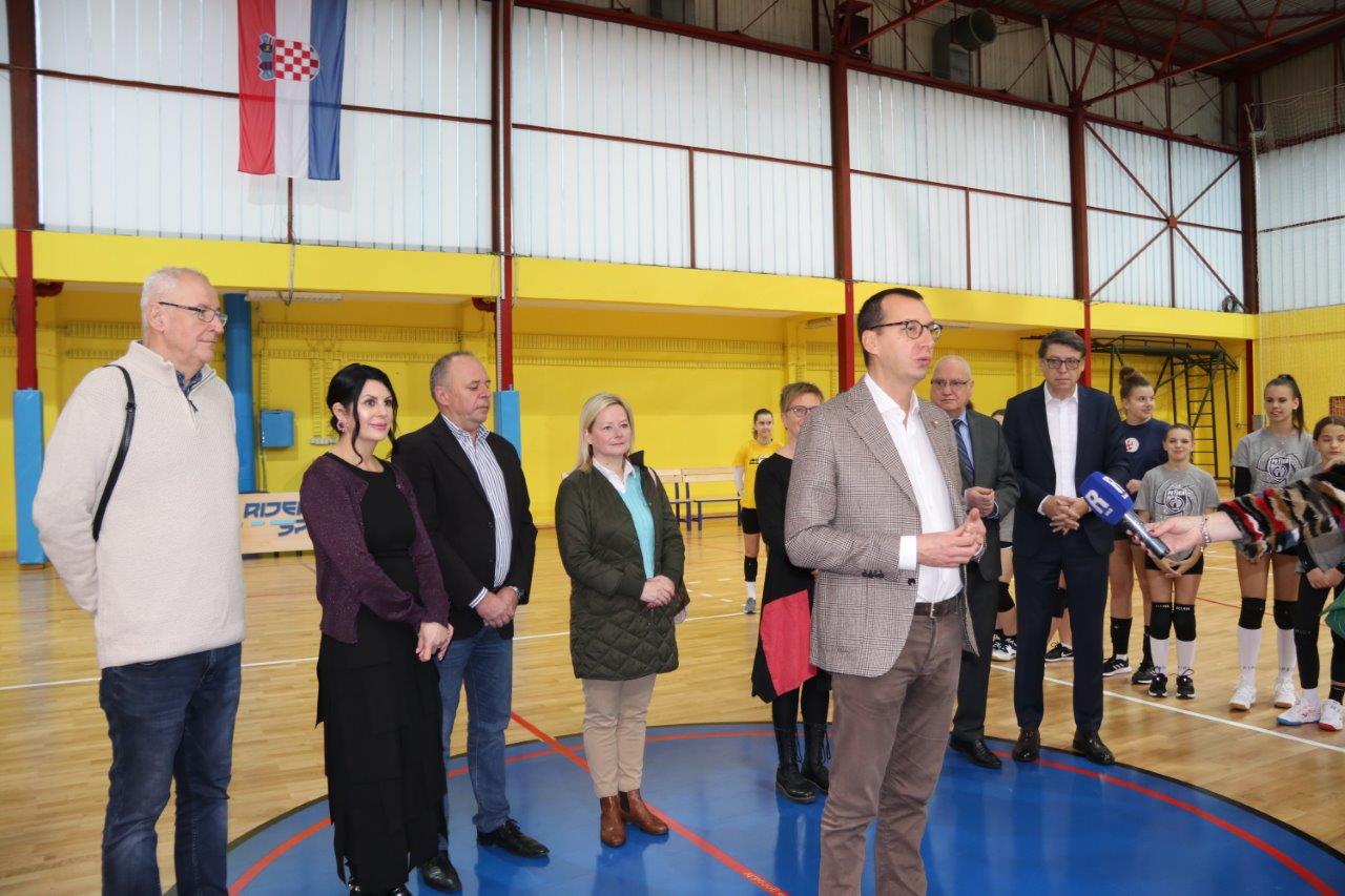 Obilazak-obnovljene-sportske-dvorane-Dinko-Lukarić-na-Kozali-11 Obilazak-obnovljene-sportske-dvorane-Dinko-Lukarić-na-Kozali-11