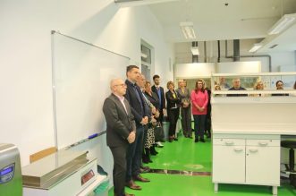 Otvorenje-laboratorija-za-farmaciju-u-zgradi-Sveučilišnih-odjela-na-Kampusu-10