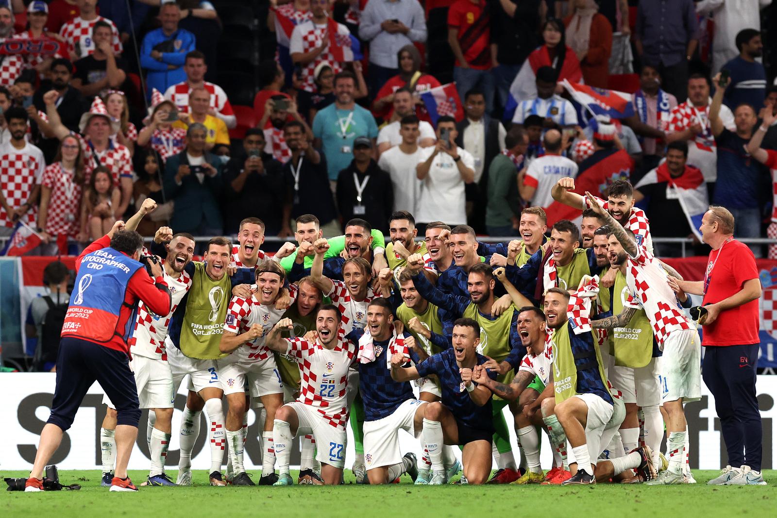 KATAR 2022 – Slavlje reprezentativaca nakon osiguranog ulaska u osminu finala SP KATAR 2022 – Slavlje reprezentativaca nakon osiguranog ulaska u osminu finala SP