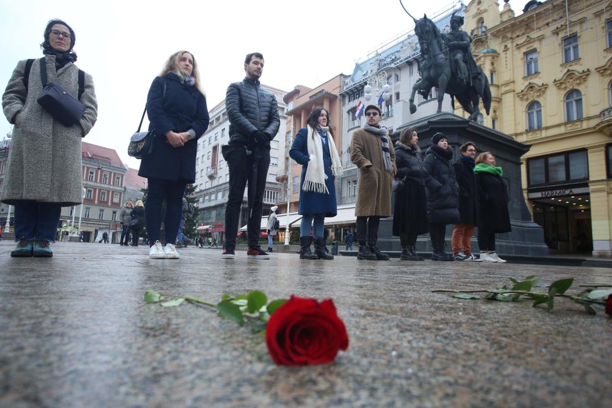 Zagreb: Održan prosvjedni performans ‘Tiha misa’