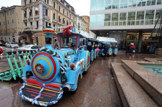 Rijeka: Vlakić Djeda Mraza stigao je uoči blagdana na Korzo