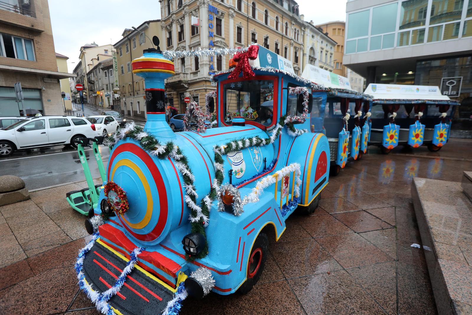 Rijeka: Vlakić Djeda Mraza stigao je uoči blagdana na Korzo