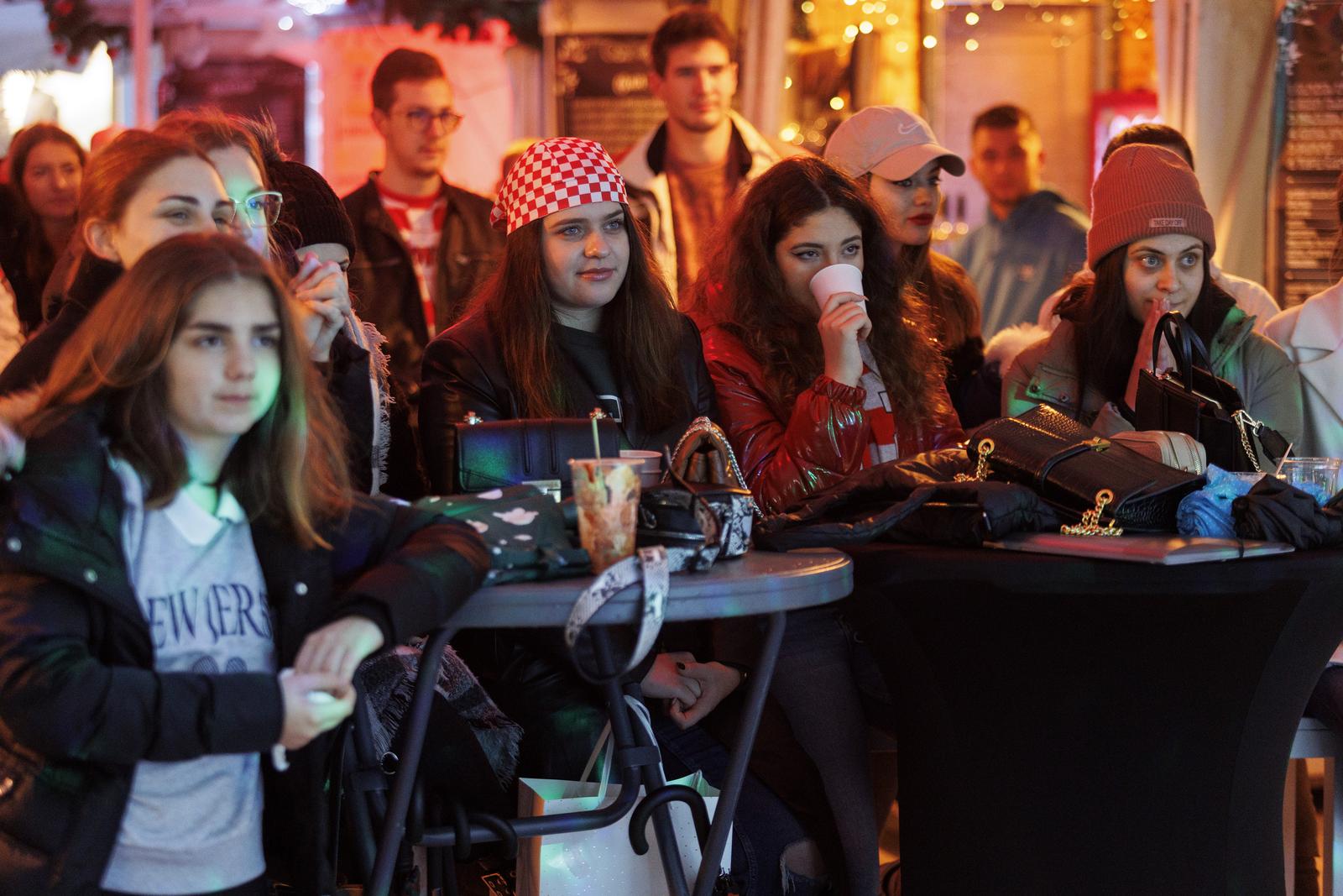 Rijeka: Najvijači prate utakmicu između Hrvatske i Japana Rijeka: Najvijači prate utakmicu između Hrvatske i Japana