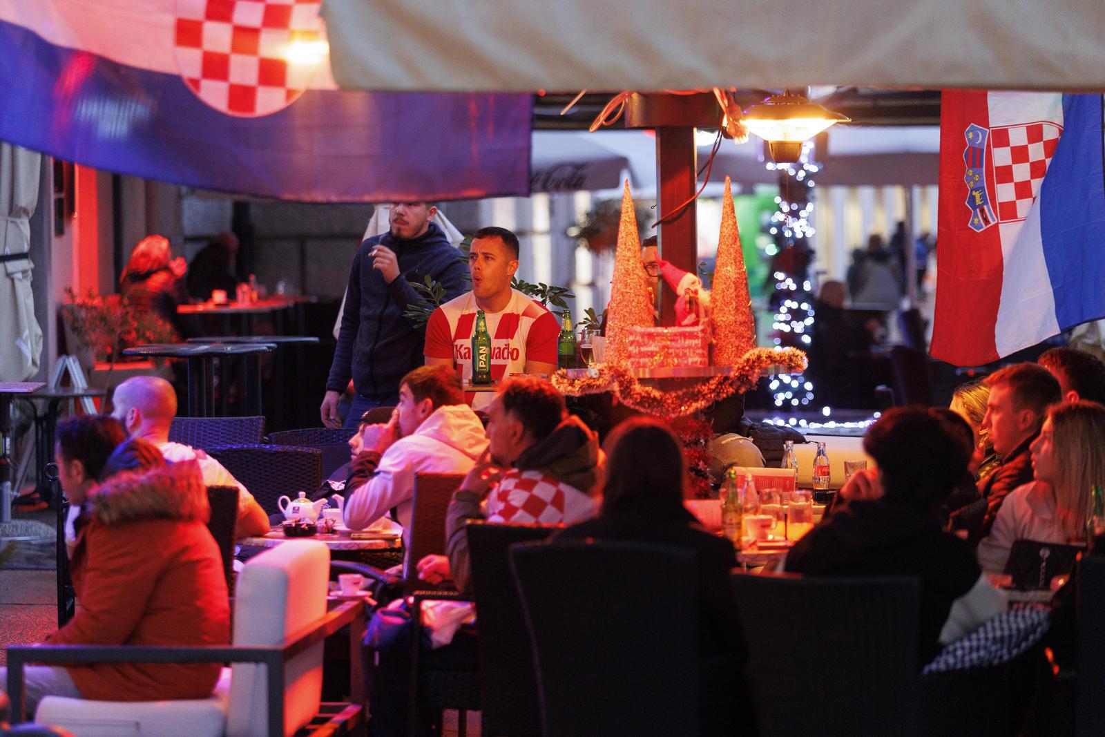 Rijeka: Najvijači prate utakmicu između Hrvatske i Japana Rijeka: Najvijači prate utakmicu između Hrvatske i Japana