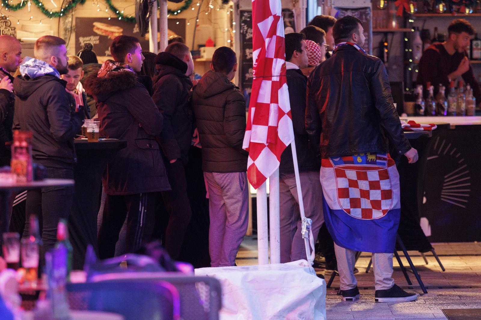 Rijeka: Najvijači prate utakmicu između Hrvatske i Japana Rijeka: Najvijači prate utakmicu između Hrvatske i Japana