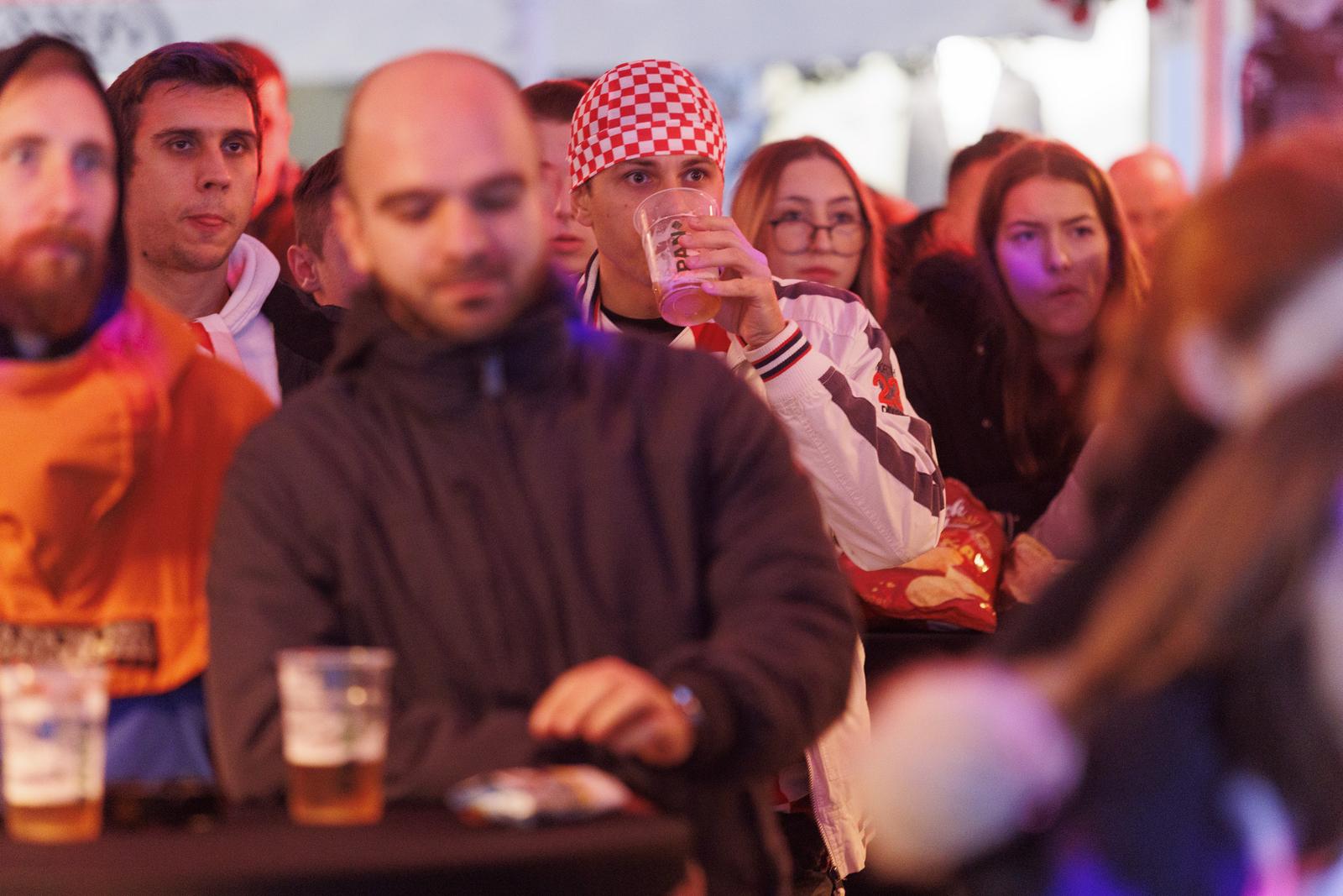 Rijeka: Najvijači prate utakmicu između Hrvatske i Japana Rijeka: Najvijači prate utakmicu između Hrvatske i Japana