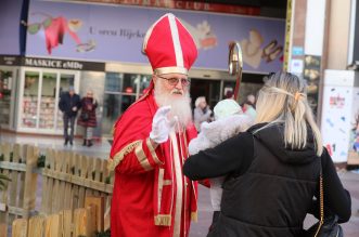 Rijeka: Sveti Nikola na Korzu uveseljavao najmlađe