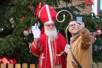 Rijeka: Sveti Nikola na Korzu uveseljavao najmlađe