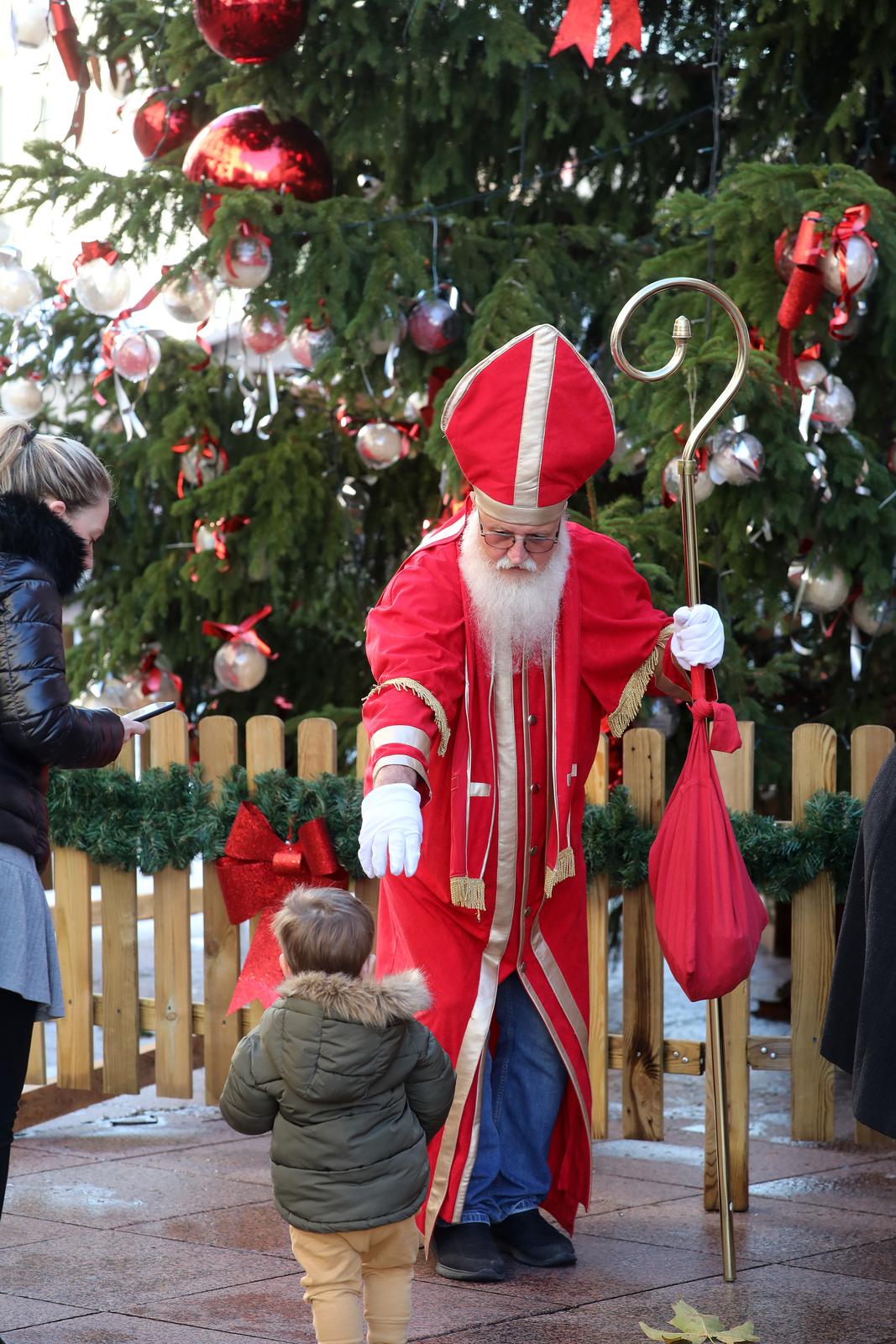 Rijeka: Sveti Nikola na Korzu uveseljavao najmlađe