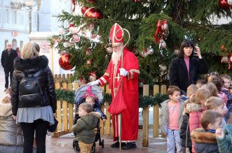 Rijeka: Sveti Nikola na Korzu uveseljavao najmlađe