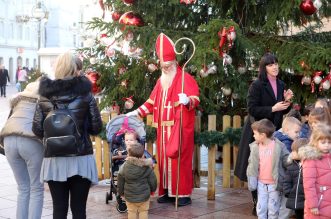 Rijeka: Sveti Nikola na Korzu uveseljavao najmlađe