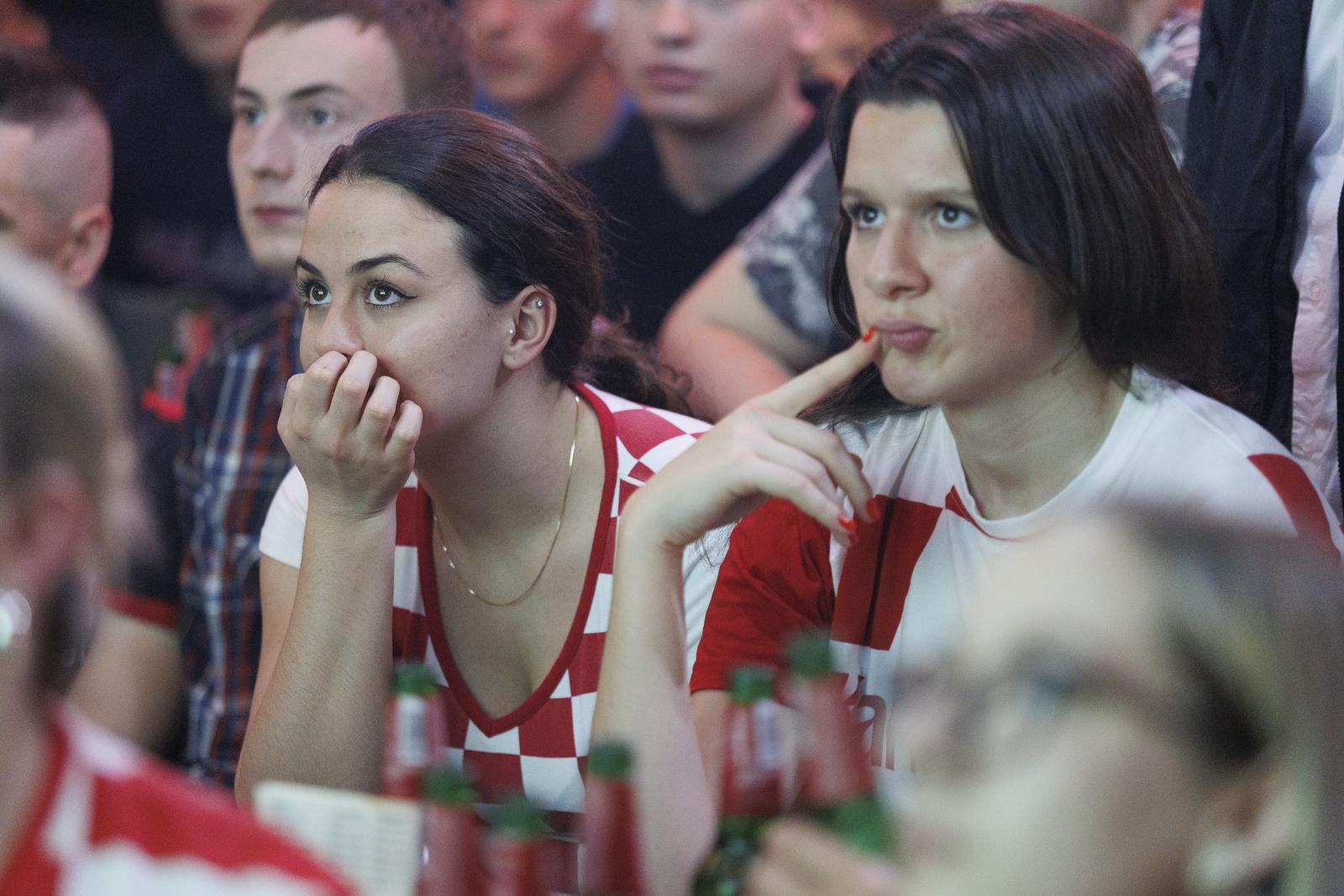 Navijači u Rijeci prate utakmicu Hrvatske i Brazila Navijači u Rijeci prate utakmicu Hrvatske i Brazila