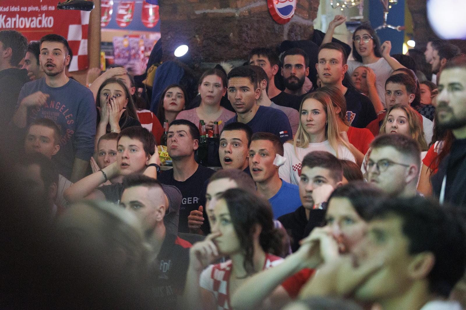 Navijači u Rijeci prate utakmicu Hrvatske i Brazila Navijači u Rijeci prate utakmicu Hrvatske i Brazila