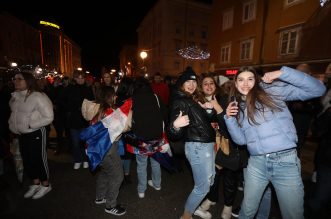 Rijeka: Slavlje nakon pobjede Hrvatske nad Marokom u borbi za broncu