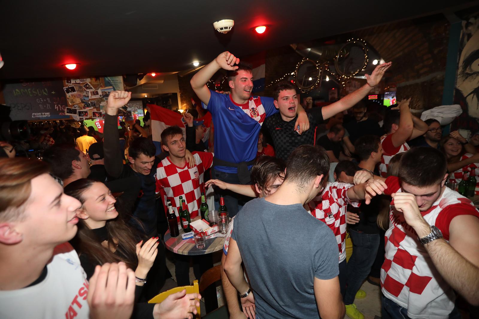 Rijeka: Slavlje nakon pobjede Hrvatske nad Marokom u borbi za broncu