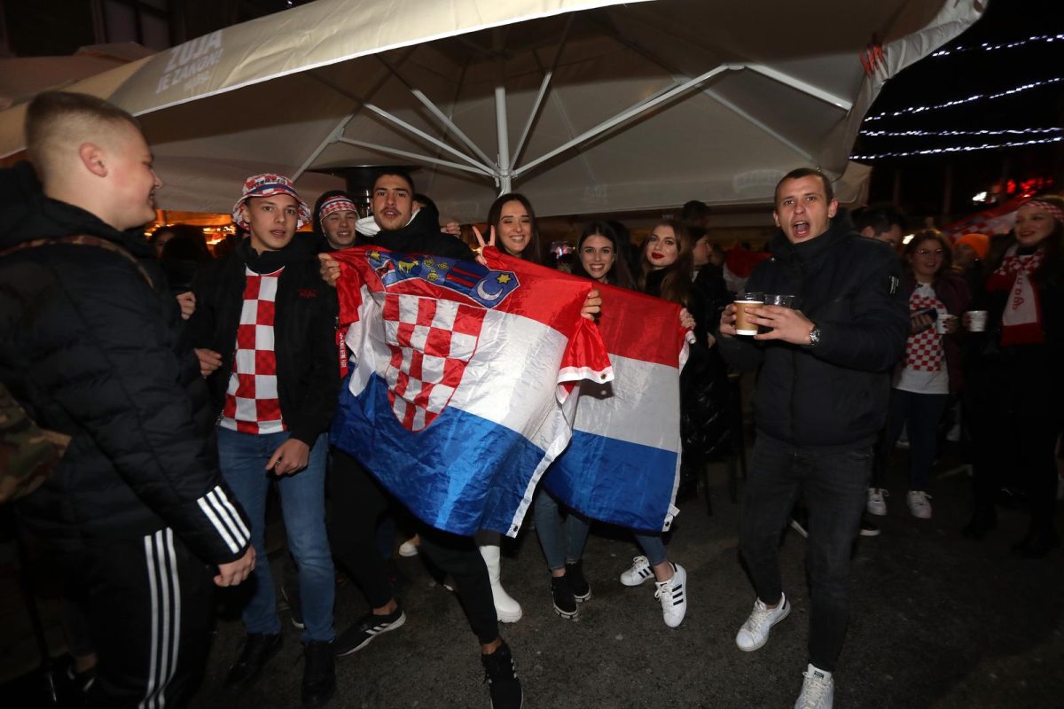 Rijeka: Slavlje nakon pobjede Hrvatske nad Marokom u borbi za broncu