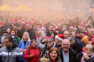 Legendaran ispraćaj stare i doček Nove godine u podne u Fužinama