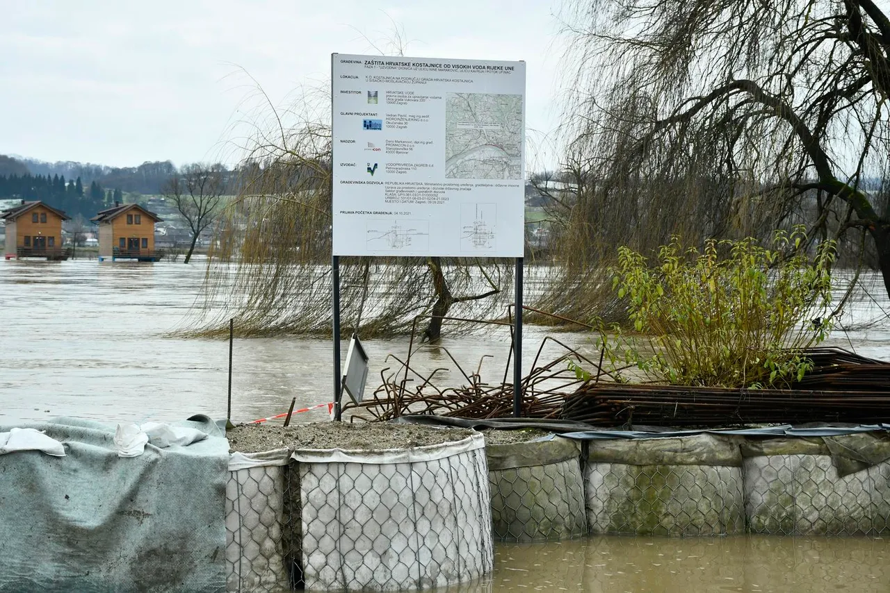 poplava (14) poplava (14)