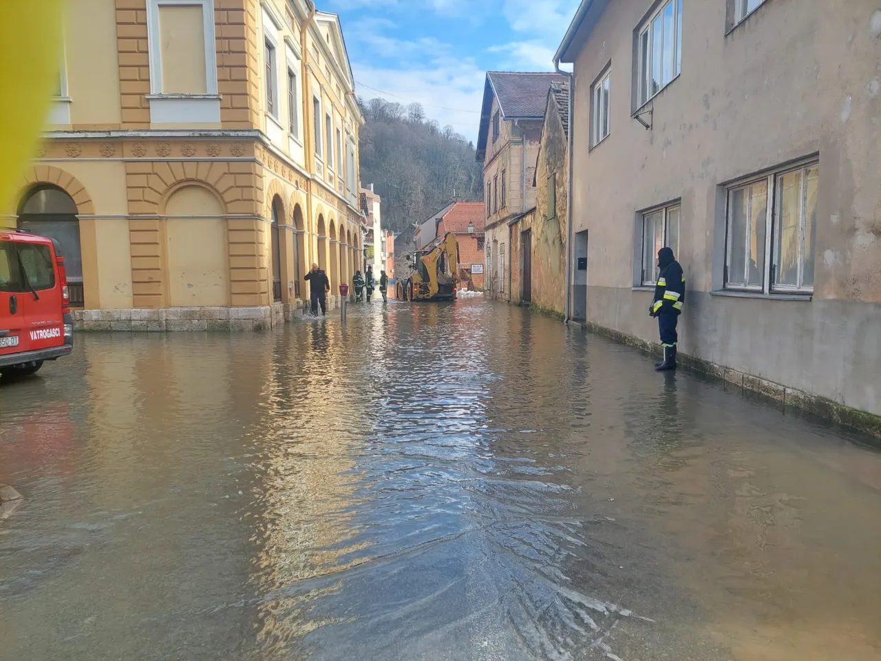 poplava (15) poplava (15)